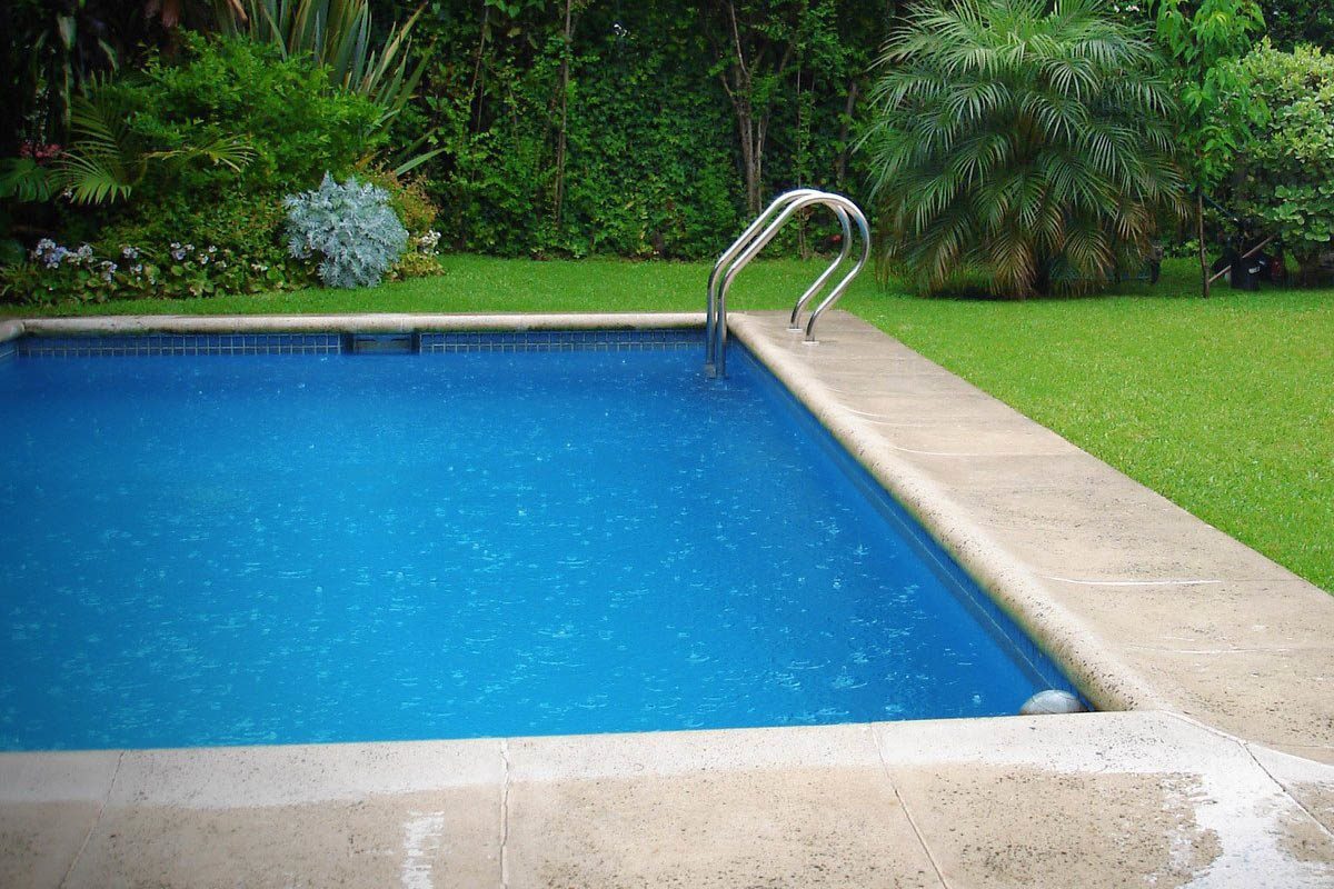 Hors sol ou enterrée : comment bien entretenir sa piscine ?