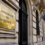 Ambassade avec plaque